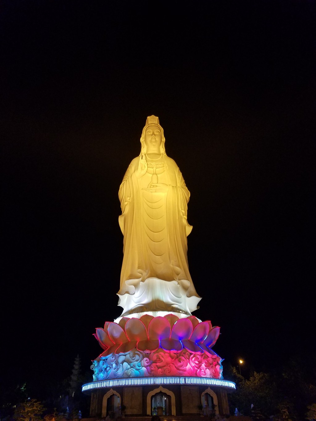 Something inside the mind of the lonely alien on&nbsp;Earth